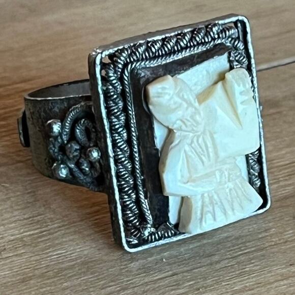 Vintage Metal Stone? Women's Ring. Chinese? Has great detail. - Picture 1 of 8